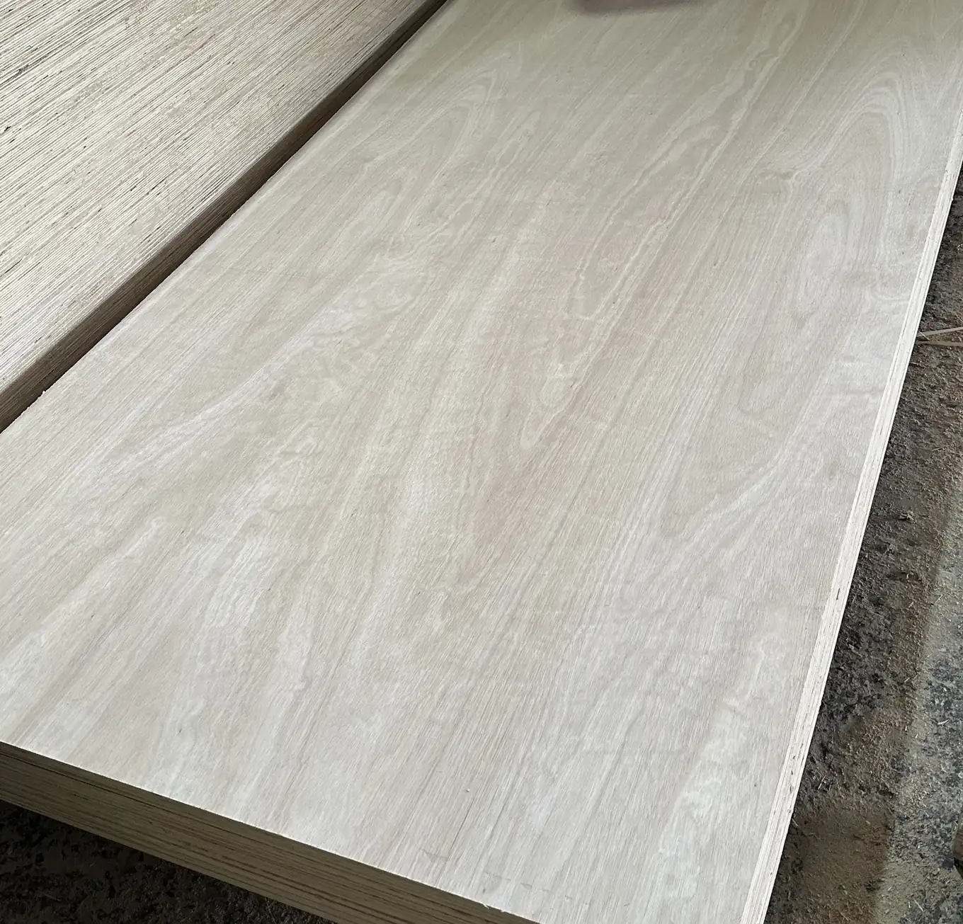 Pale eucalyptus plywood face beside a stack of sheet edges
